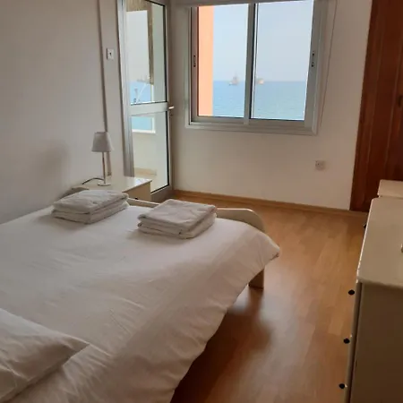Apartment Beachfront / City Centre / 2 Bedroom Apt *