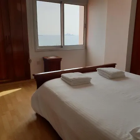 Apartament Beachfront / City Centre / 2 Bedroom Apt