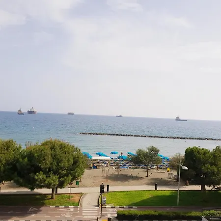 Beachfront / City Centre / 2 Bedroom Apt