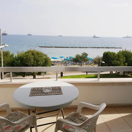 Beachfront / City Centre / 2 Bedroom Apt Lejlighed Limassol