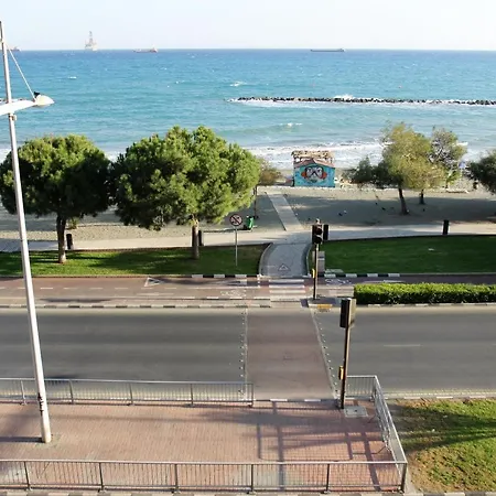 Beachfront / City Centre / 2 Bedroom Apt